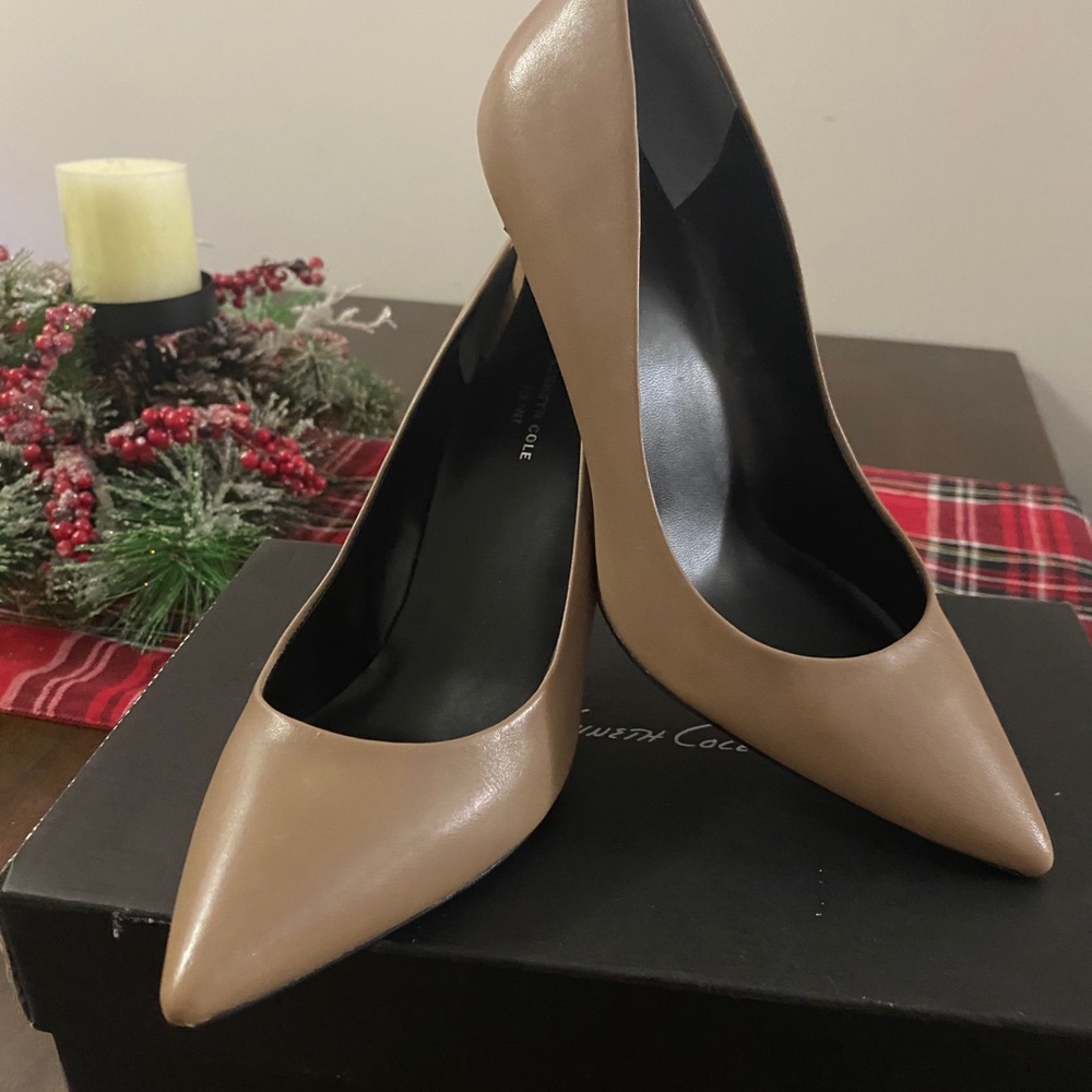 New taupe Kenneth Cole Lyssa heel